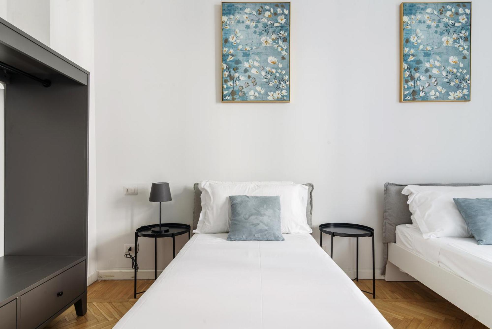 Luxury 4 Bedrooms Apartments Close To Duomo Милано Екстериор снимка